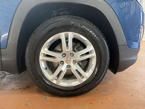 Used 2021 GMC Terrain SLE w/ Driver Convenience Package image 11