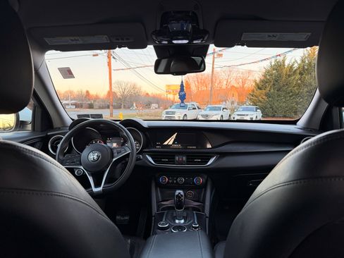 Used 2019 Alfa Romeo Stelvio AWD image 24