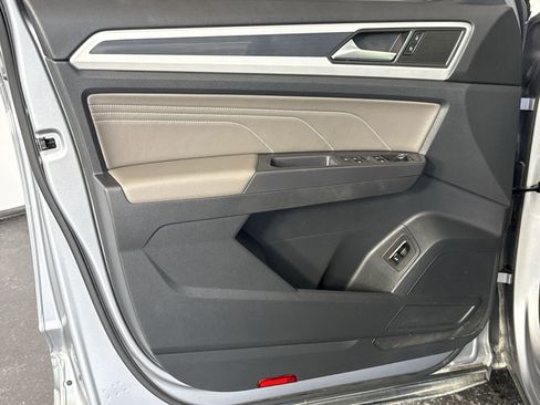 Used 2021 Volkswagen Atlas Cross Sport SEL R-Line image 33