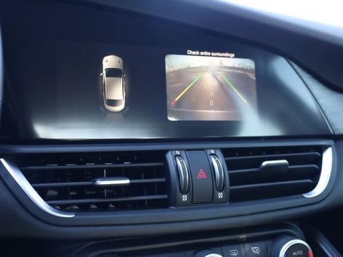 Used 2018 Alfa Romeo Giulia AWD image 18