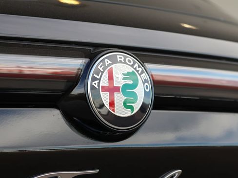 New 2025 Alfa Romeo Tonale AWD/4WD image 32