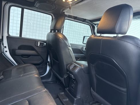 Used 2023 Jeep Wrangler Unlimited Sahara image 25