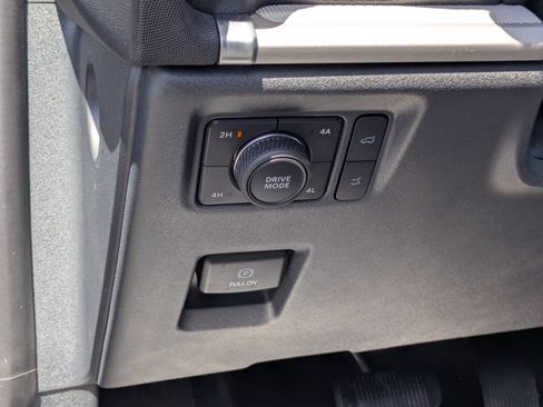 Used 2025 Ford Expedition Active AWD/4WD image 15