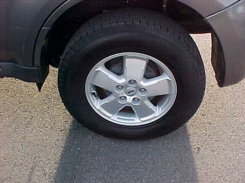 Used 2011 Ford Escape XLS w/ 102A Rapid Spec Order Code image 18