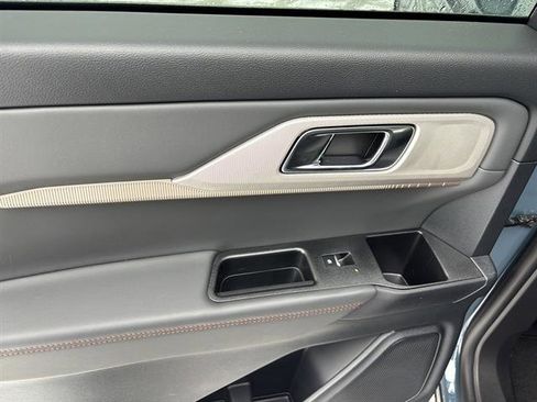 New 2025 Ford Explorer Active image 16