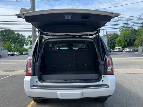 Used 2020 GMC Yukon Denali w/ Denali Premium Package AWD/4WD image 9
