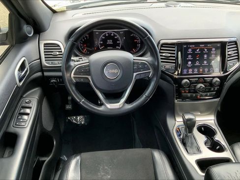 Used 2020 Jeep Grand Cherokee Laredo w/ Laredo X Package image 6