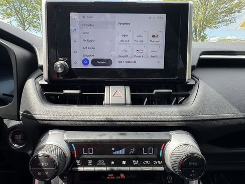 Used 2025 Toyota RAV4 XLE AWD/4WD image 22