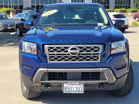 Used 2023 Nissan Frontier SV image 2
