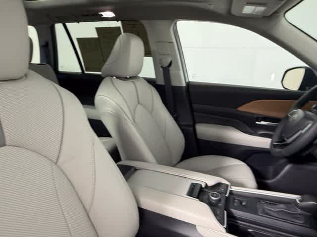 Used 2026 Toyota Grand Highlander AWD image 64