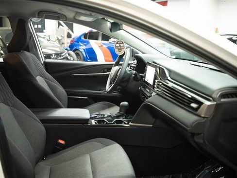 Used 2025 Toyota Camry LE image 12
