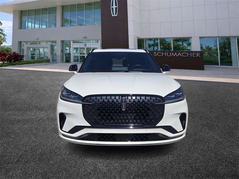 Used 2025 Lincoln Aviator Reserve w/ Luxury Package image 2