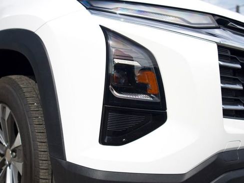 Used 2025 Chevrolet Equinox LT FWD image 10