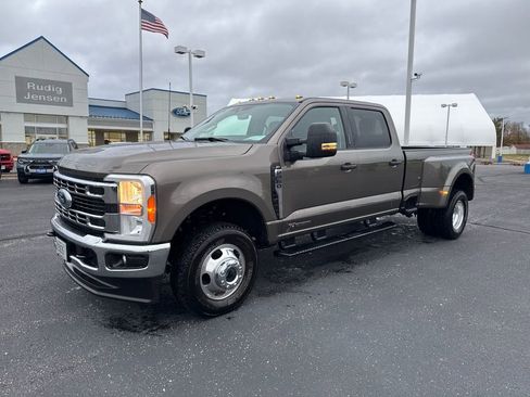 Used 2023 Ford F350 XLT image 2