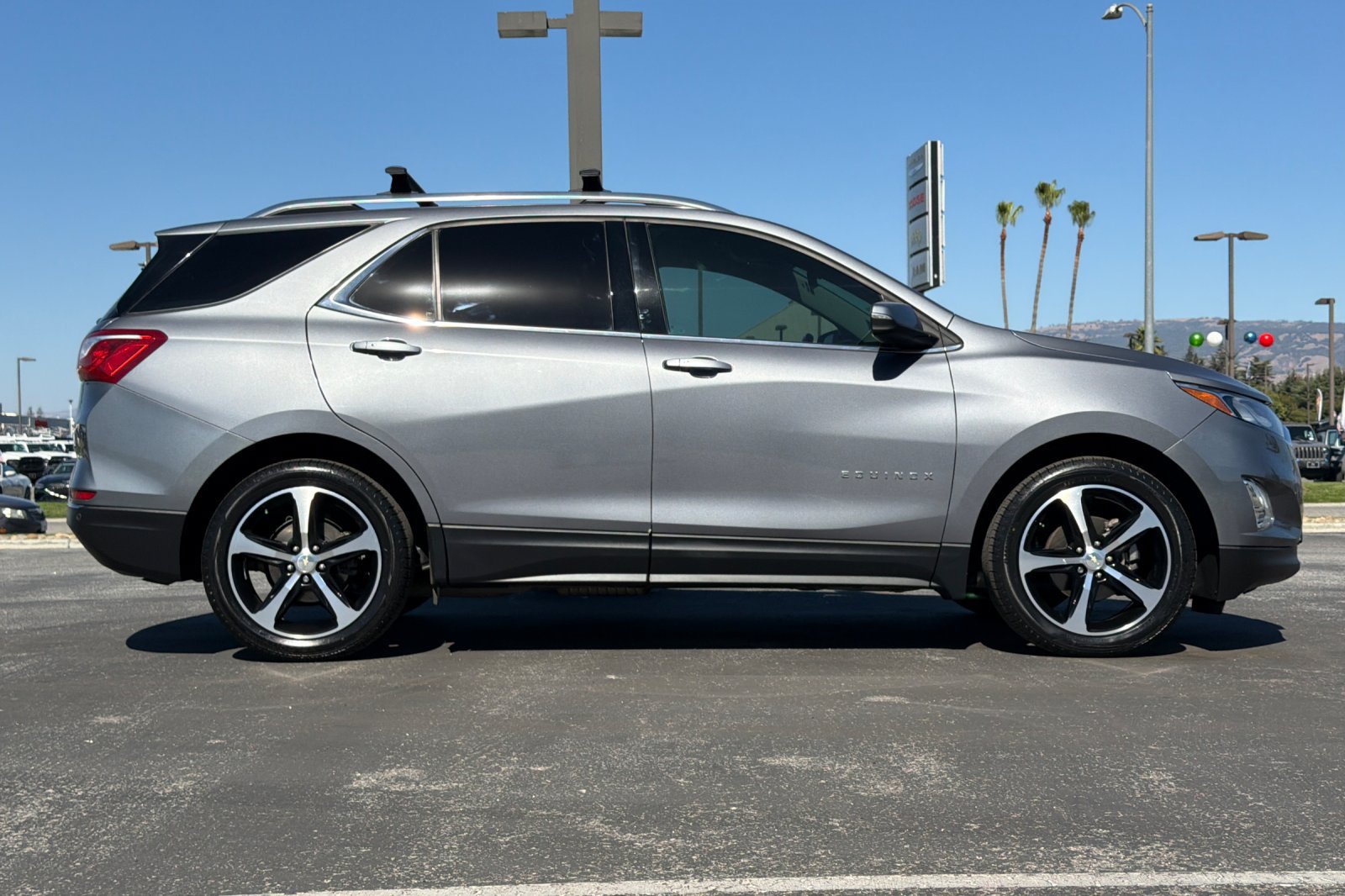 Used 2018 Chevrolet Equinox LT FWD image 3