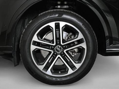 Used 2025 Audi Q5 Premium w/ Convenience Package image 25