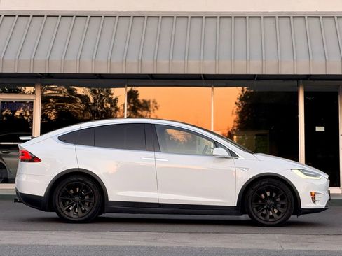 Used 2016 Tesla Model X 75D image 5