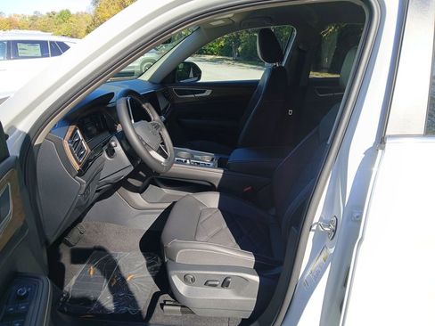 New 2026 Volkswagen Atlas SE image 9