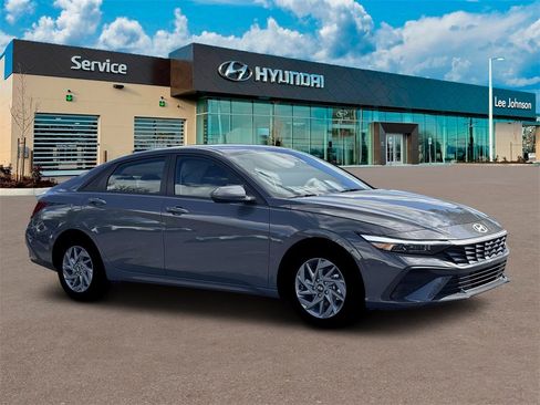 New 2026 Hyundai Elantra Blue image 10