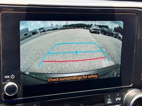 Used 2025 Toyota Highlander XLE FWD image 27