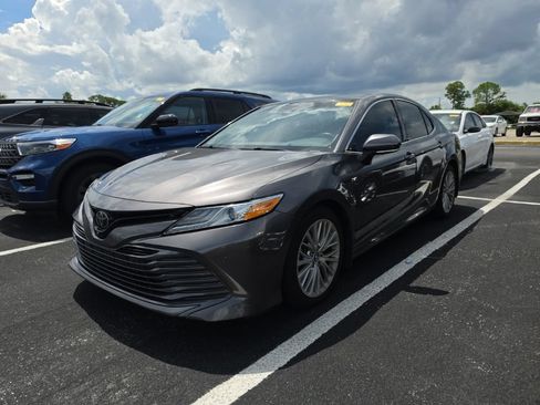 Used 2018 Toyota Camry XLE w/ Driver Assist Package FWD image 5