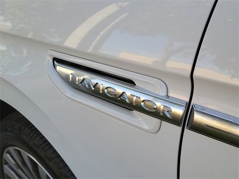 Used 2020 Lincoln Navigator Reserve w/ Luxury Package image 7