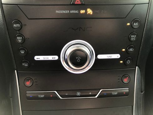 Used 2020 Ford Edge Titanium w/ Class II Trailer Tow Package AWD/4WD image 29