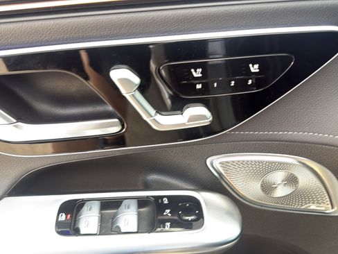 Used 2023 Mercedes-Benz EQE 500 4MATIC Sedan w/ Exclusive Trim Package image 12