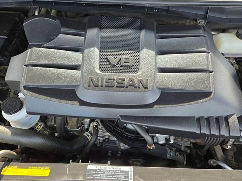 Used 2023 Nissan Titan SV image 31