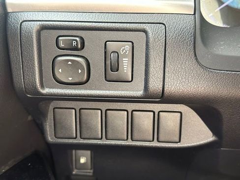 Used 2011 Lexus CT 200h Premium w/ Premium Audio Pkg image 17