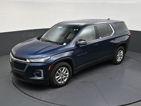 Used 2023 Chevrolet Traverse LS FWD image 12