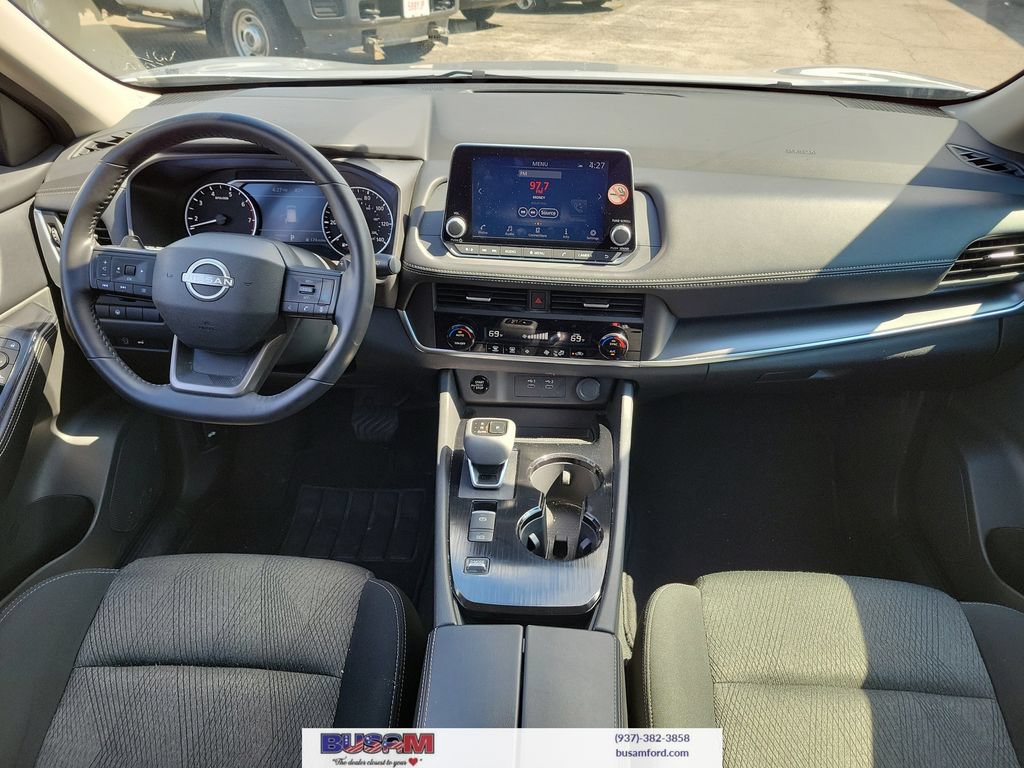 Used 2025 Nissan Rogue SV FWD image 9