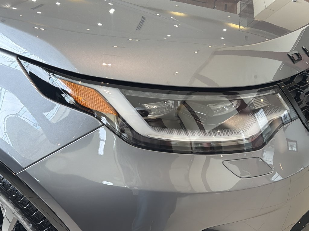 New 2026 Land Rover Discovery Dynamic SE AWD/4WD image 9