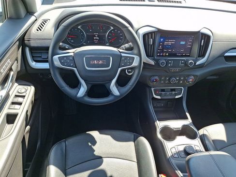 Used 2024 GMC Terrain SLT AWD/4WD image 2
