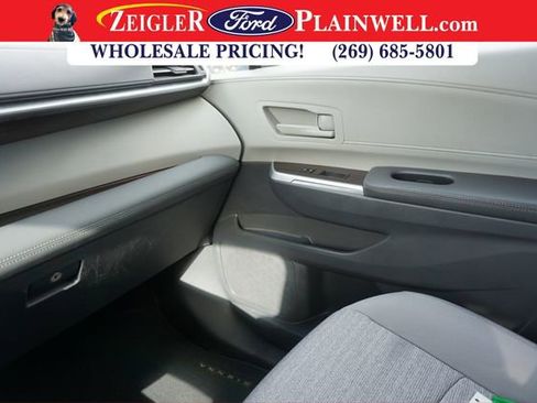 Used 2021 Toyota Sienna LE image 28