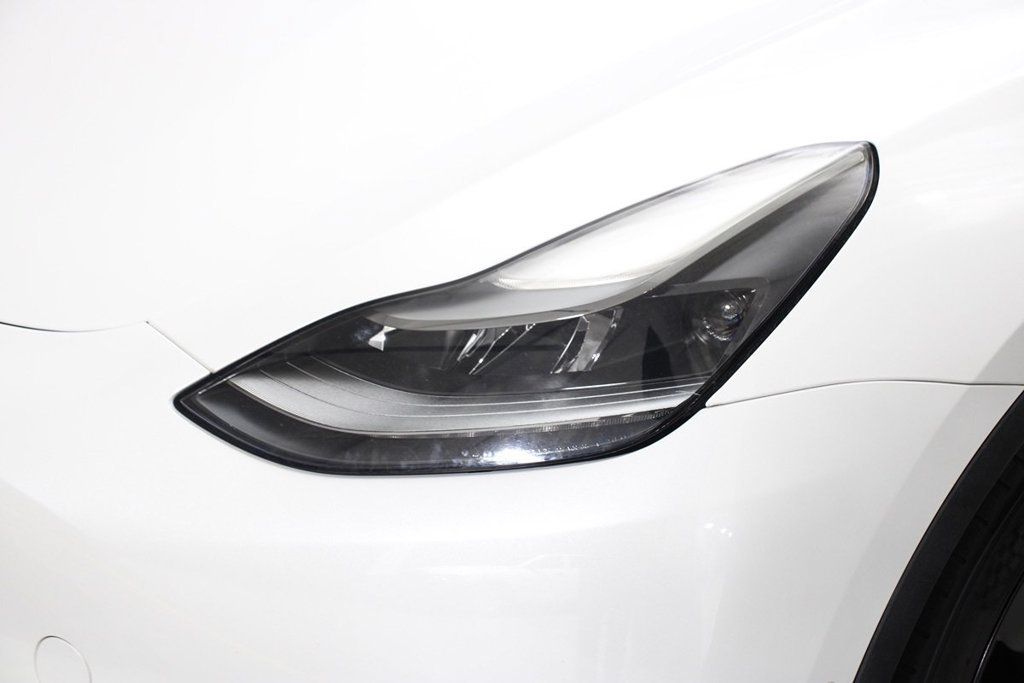 Used 2022 Tesla Model Y Performance AWD/4WD image 3
