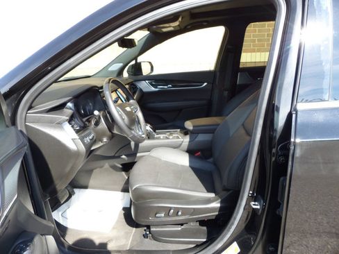 Used 2023 Cadillac XT6 Premium Luxury w/ Technology Package AWD/4WD image 23