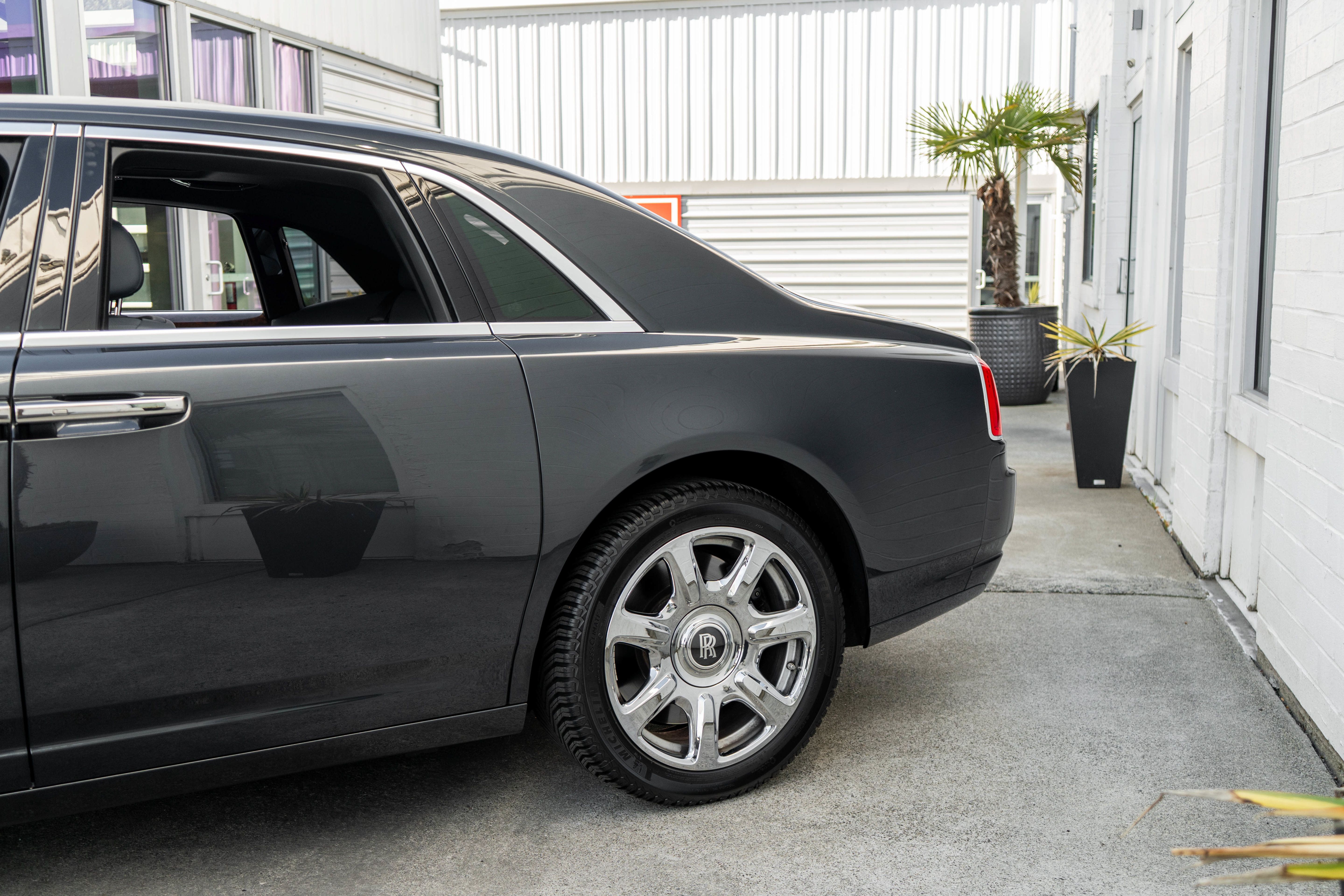 Used 2017 Rolls-Royce Ghost RWD image 5