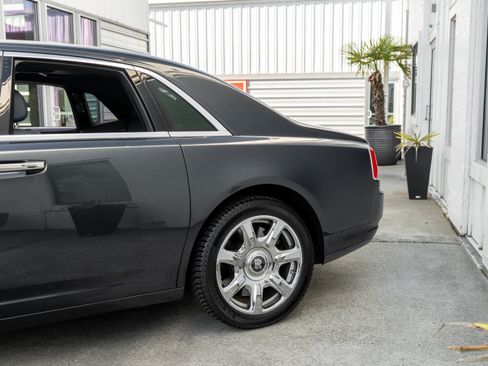 Used 2017 Rolls-Royce Ghost RWD image 5