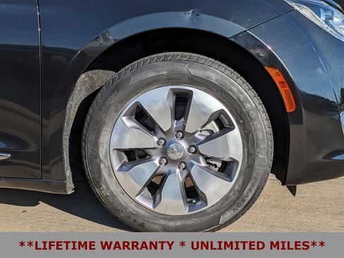 Used 2020 Chrysler Pacifica Limited image 12