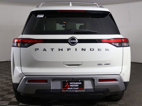 Used 2023 Nissan Pathfinder SL AWD/4WD image 13