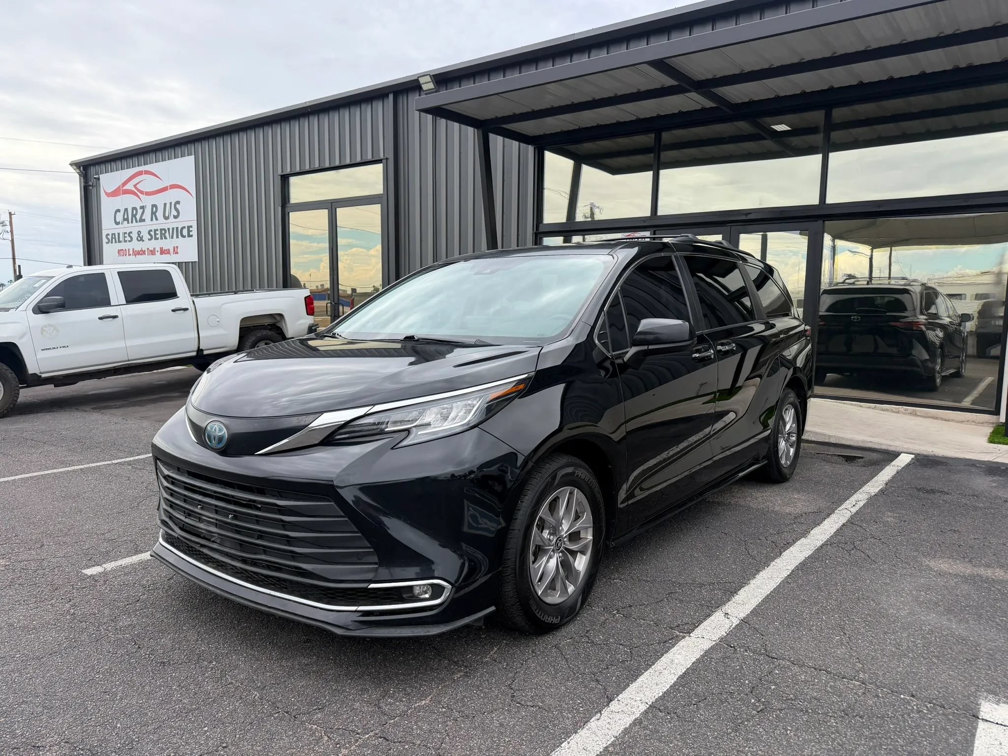 Used 2022 Toyota Sienna XLE w/ XLE Plus Package FWD image 3