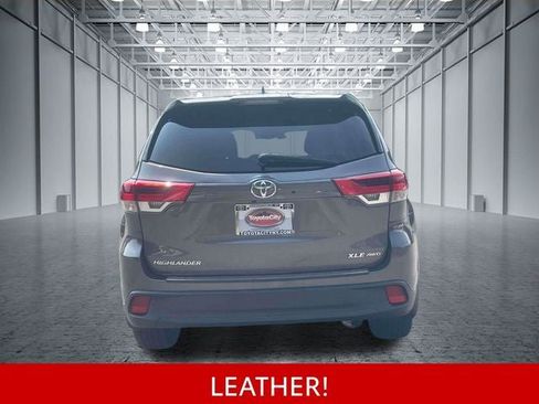 Used 2017 Toyota Highlander XLE AWD/4WD image 9