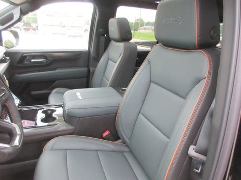 New 2026 GMC Yukon AT4 AWD/4WD image 11