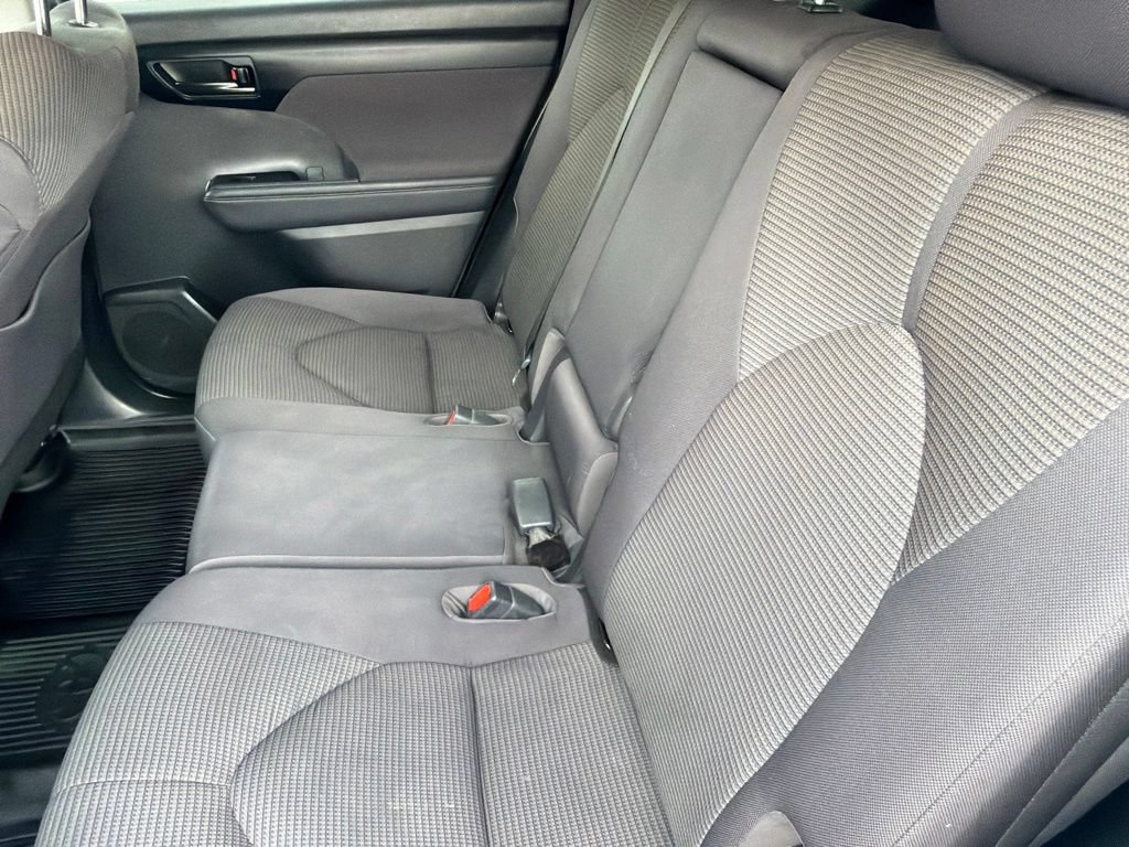 Used 2022 Toyota Highlander LE w/ Protection Package #3 (TMS) AWD/4WD image 11