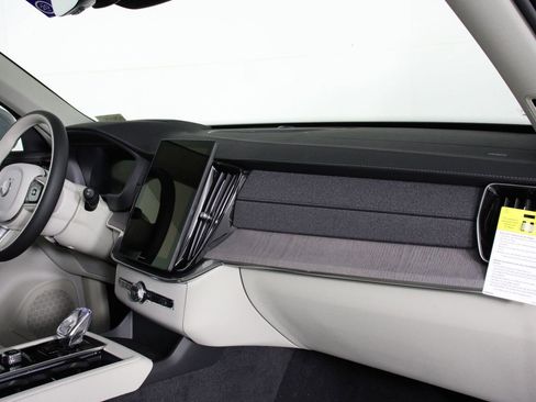 New 2026 Volvo XC90 T8 Ultra w/ Protection Package Premier AWD/4WD image 9