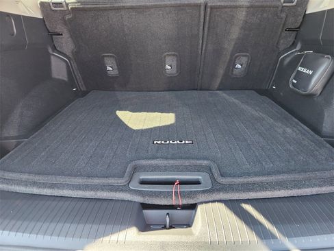 Used 2024 Nissan Rogue SV w/ SV Premium Package image 21