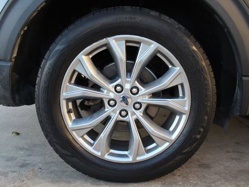 Used 2020 Ford Explorer Limited image 11