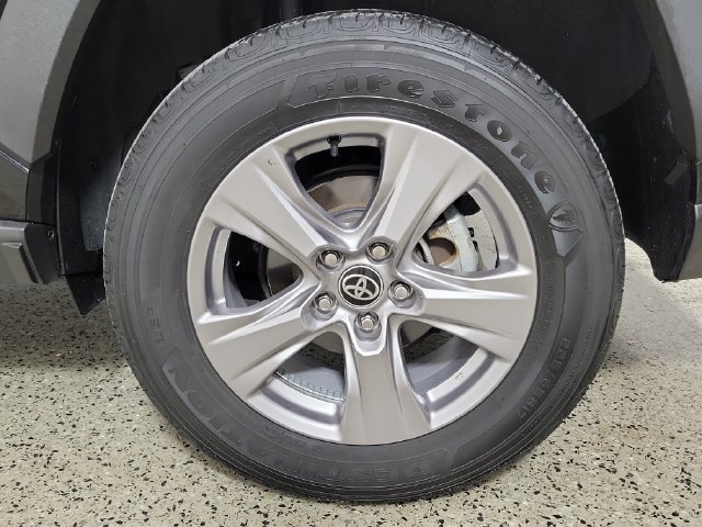 Used 2025 Toyota RAV4 LE AWD/4WD image 8