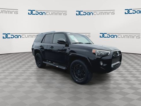 Used 2017 Toyota 4Runner SR5 AWD/4WD image 3